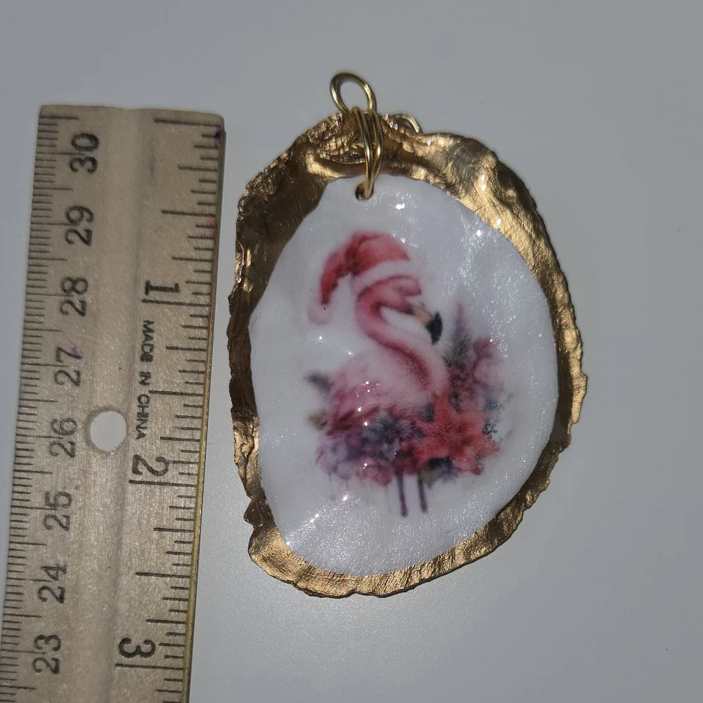 🎅 Flamingo Ornament with Gold Trim - Picture 3 of 3